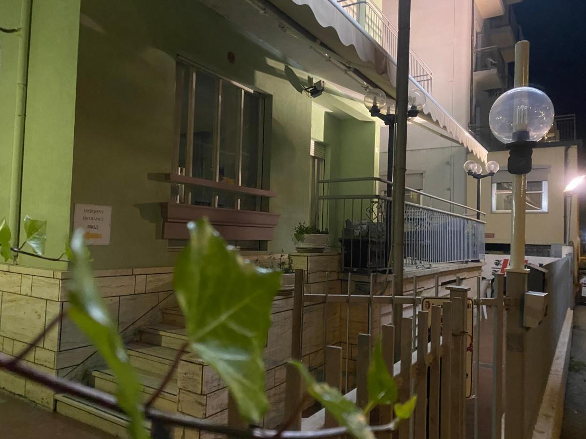Villa Derna Ρίμινι Εξωτερικό φωτογραφία